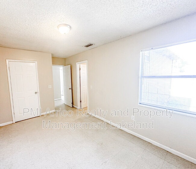 3212 Crystal Hills Loop S, Lakeland, FL 33801 - photo 6