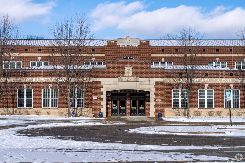 South River Elementary School, Entrance.