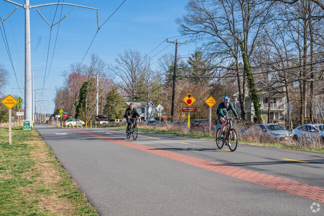 Four Mile Run offers tree‑lined paths near West Falls Church.
