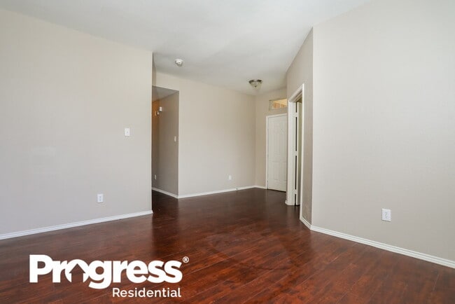 4405 Crystal Ln, Garland, TX 75043 - photo 4