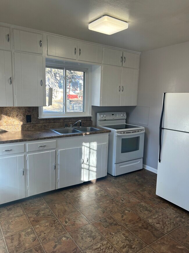 816 Alder St unit 816, Rawlins, WY 82301 - photo 5