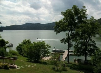 1018 Harbour Dr, Johnson City, TN 37601