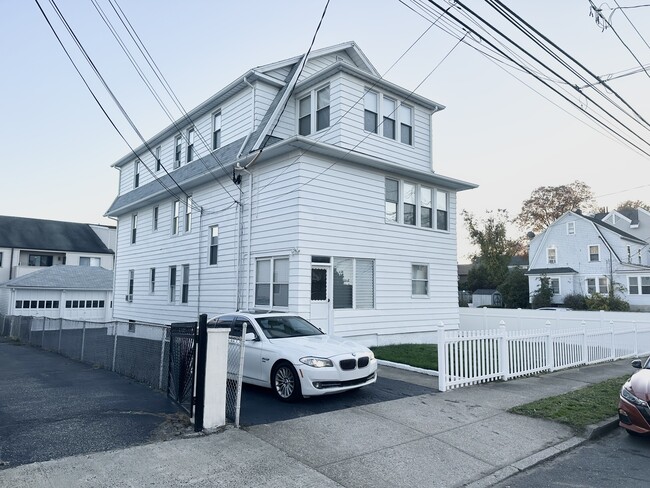 69 Tremont Ave unit 2, Bridgeport, CT 06606 - photo 2