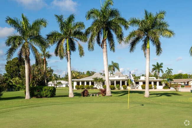 The Whiskey Creek Golf Course has a clubhouse with restaurant & bar for after golf refreshments.