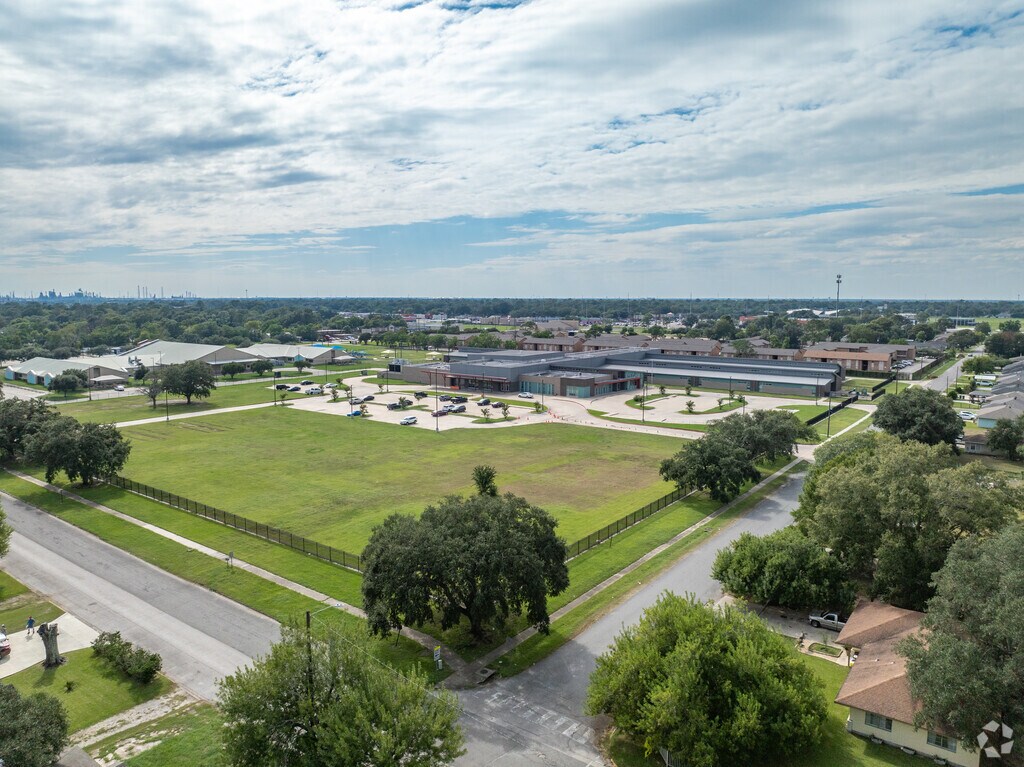 Travis Elementary School is located in Port Arthur, TX.