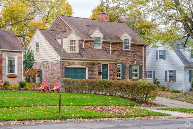 Snyder housing options include mid-century modern houses with sleek architectural designs.