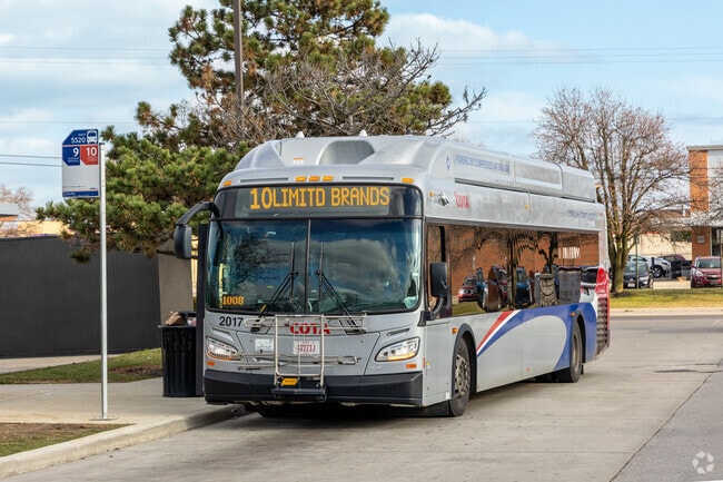 Karns Park residents have easy access to public transportation.
