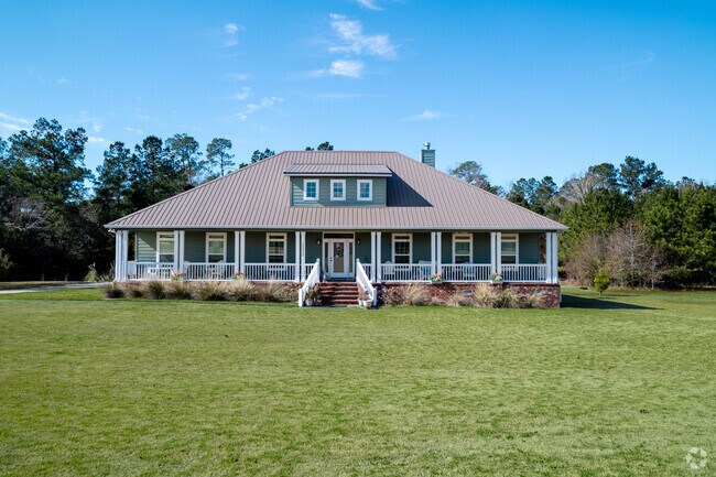 The outskirts of Elberta has lots of larger homes set on acreage.