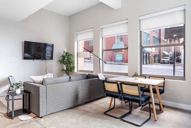 205 W 4th St unit ID1354361P, Cincinnati, OH 45202 - photo 2