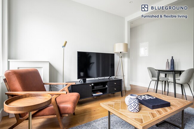 4 Elko St unit FL1-ID271, Boston, MA 02135 - photo 2