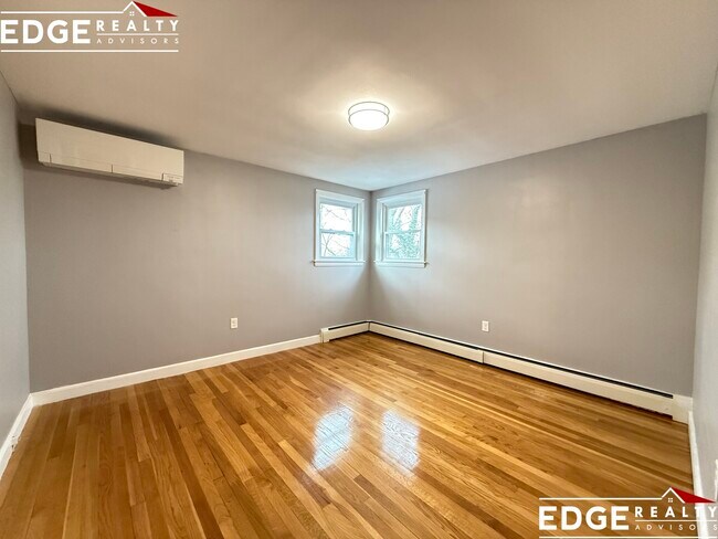 110 Pine Hill Cir unit 4, Waltham, MA 02451 - photo 5