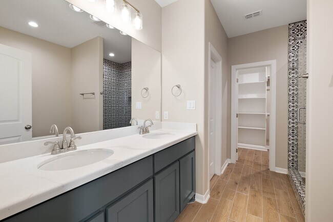 4401 La Sienna Pkwy unit 36896803, Edinburg, TX 78542 - photo 7