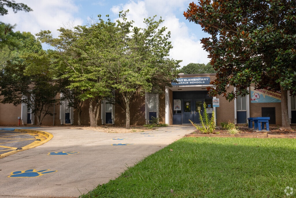 Main entrance to Jolly Elementary School in Clarkston, Clarkston GA