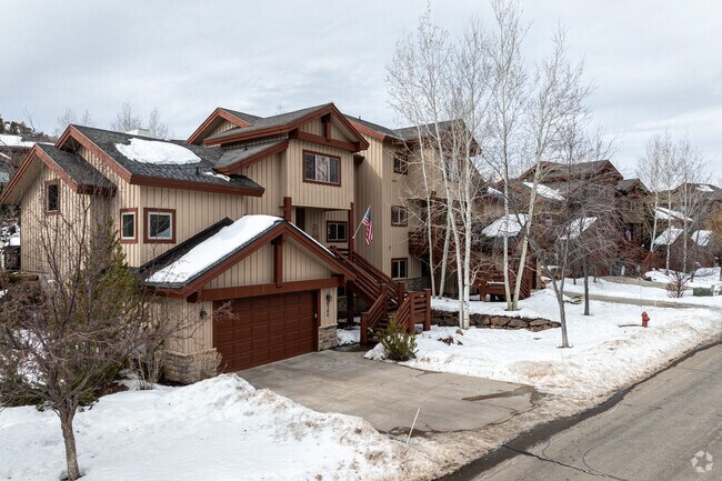 Large contemporary homes are common in Summit Park.