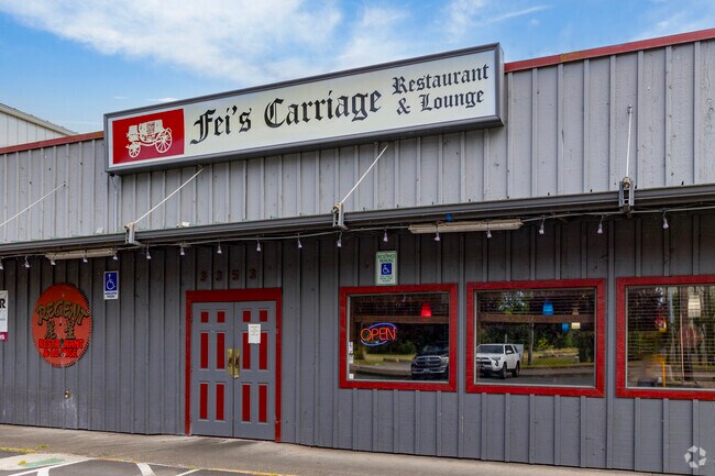 Fei's Carriage serves up American and Chinese cuisine in Highlands.