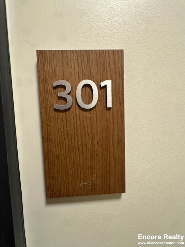 1200 Massachusetts Ave Unit 307, Cambridge, MA 02138