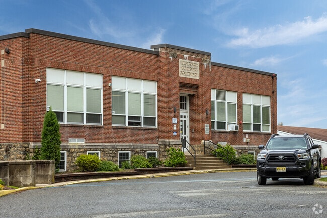 Ethel Hoppock Middle School in Bethelhem, NJ has 130 students in grades 6-8 with a student-teacher ratio of 10 to 1.
