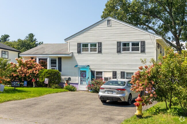 Glasco has several modest single-family homes in the area.