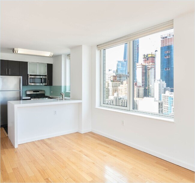 522 W 37th St unit 24F, New York, NY 10018 - photo 2
