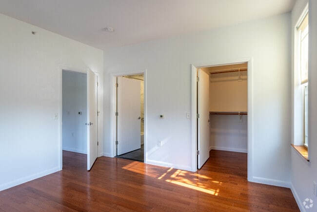 1BR, 1BA - 725-750SF