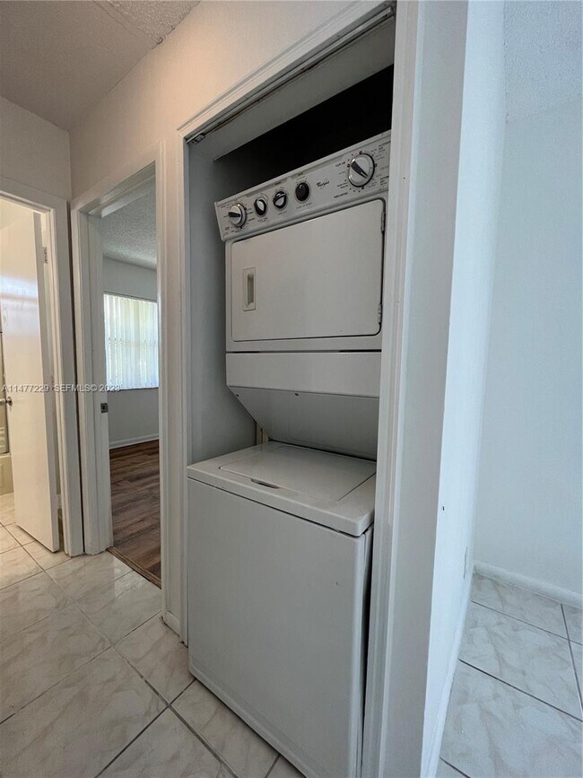 11584 NW 44th St, Coral Springs, FL 33065 - photo 4