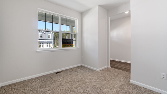 562 Atkinson St, Shenandoah Junction, WV 25442 - photo 4