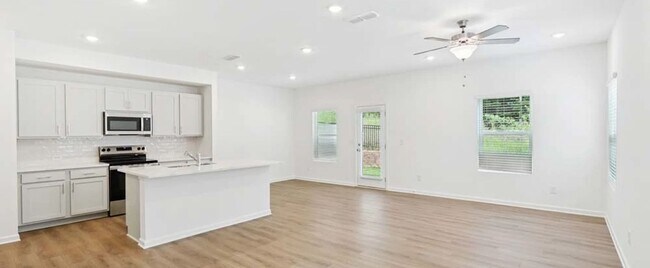 5357 Frontier Ct, Flowery Branch, GA 30542 - photo 4