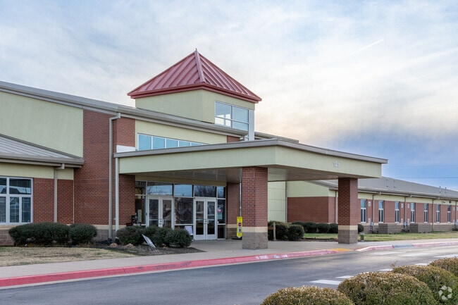 Elza R Tucker Elementary has a student-teacher ratio of 15 to 1.