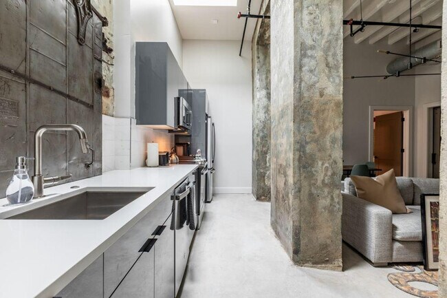 315 Girod St unit ID1267143P, New Orleans, LA 70130 - photo 4