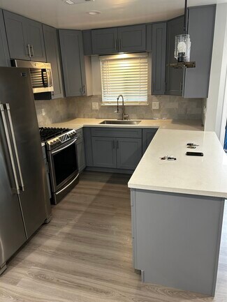 7814 Lindley Ave, Reseda, CA 91335