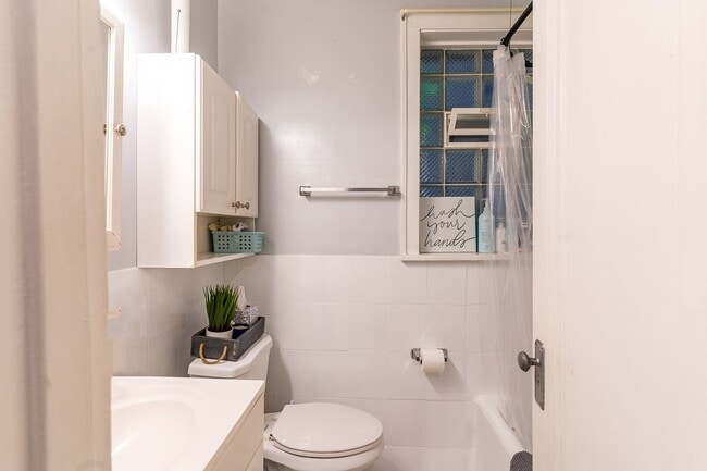 7531 N Seeley Ave, Chicago, IL 60645 - photo 7