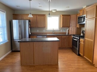 4 Chase St, Hampton, NH 03842