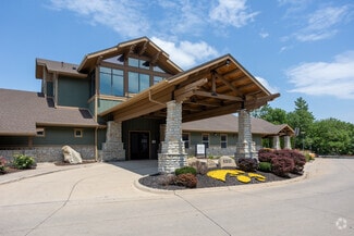 100 Hawk Ridge Dr, Iowa City, IA 52246