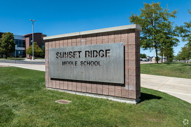 Sunset Middle School serves grade 7 to 9.