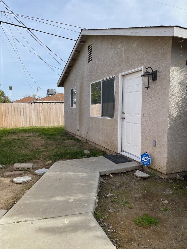 310 E Elm St Unit B, Hanford, CA 93230