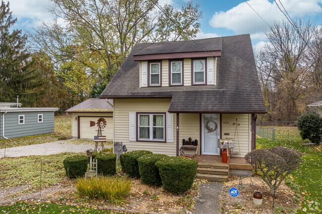 Bungalow houses are common in the city of Grand Ledge.