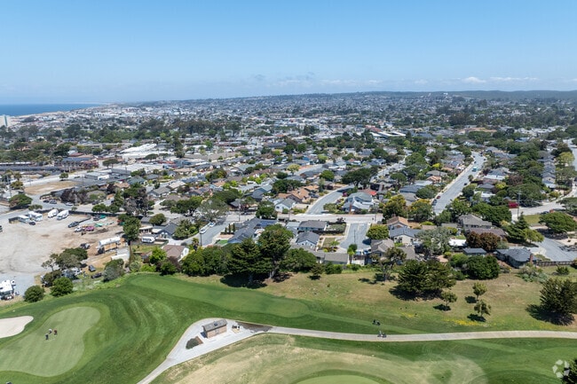 Nestled beside golf greens, Casanova Oak Knoll blends coastal charm with recreational access.