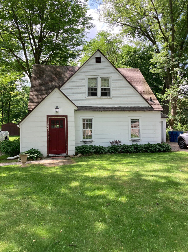 3220 Tampa St, Kalamazoo, MI 49048