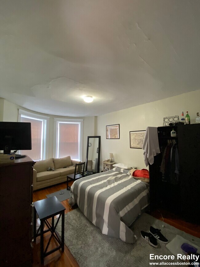 7 Mt Hood Rd unit 12, Boston, MA 02135 - photo 6