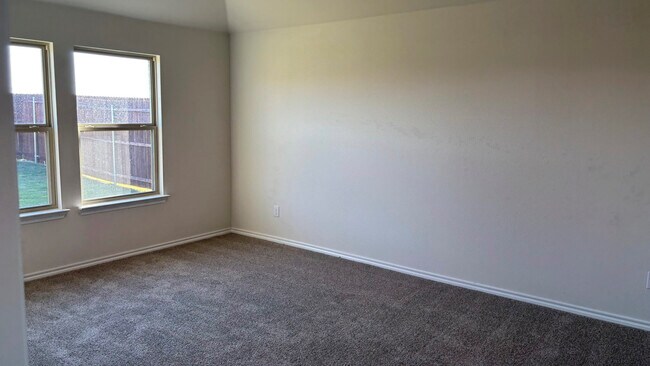 1008 Barton Dr, Ennis, TX 75119 - photo 5