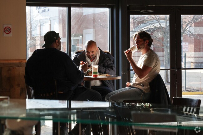 Enjoy a nice meal with your buddies at Pizza New York Margherita in Gainesville.