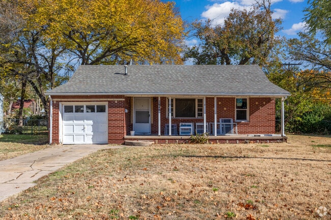There are also a few red-brick ranch-styled homes in Meadowlark as well.