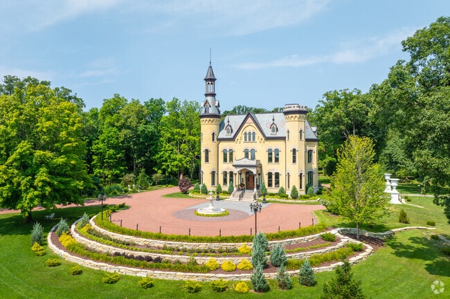 The Dunham Castle neighborhood is named after a historic landmark in St. Charles, Illinois.