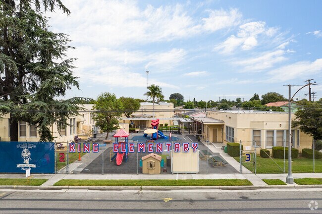 Young students in Starr King, CA can enroll at Starr King Elementary School.
