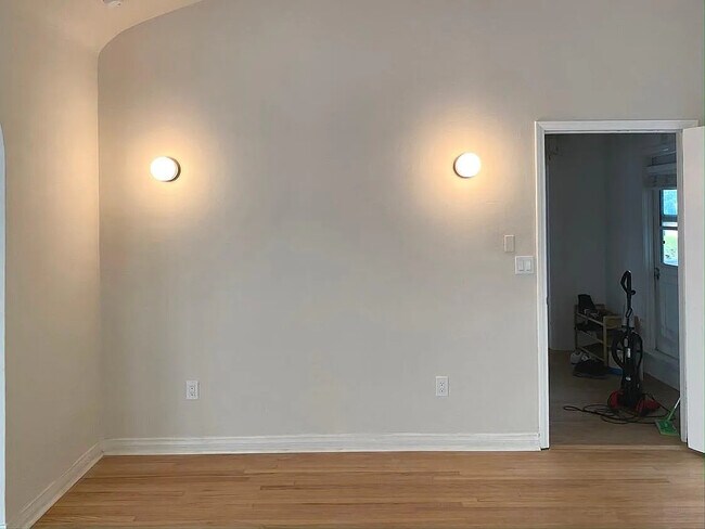 2807 Hillcrest Dr unit 4, Los Angeles, CA 90016 - photo 5