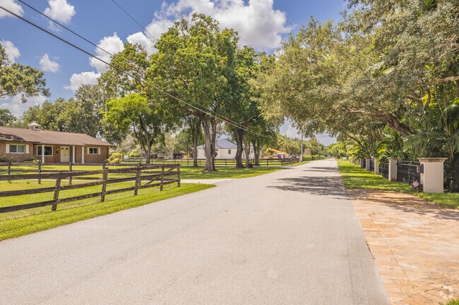 Live in a quiet and tranquil community that is Sunshine Ranches, Florida.