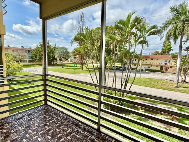 20201 NE 29th Ct unit 21, Miami, FL 33180 - photo 3
