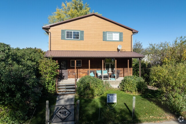 Residents of Augusta enjoy large homes surrounded by dense, old growth trees.