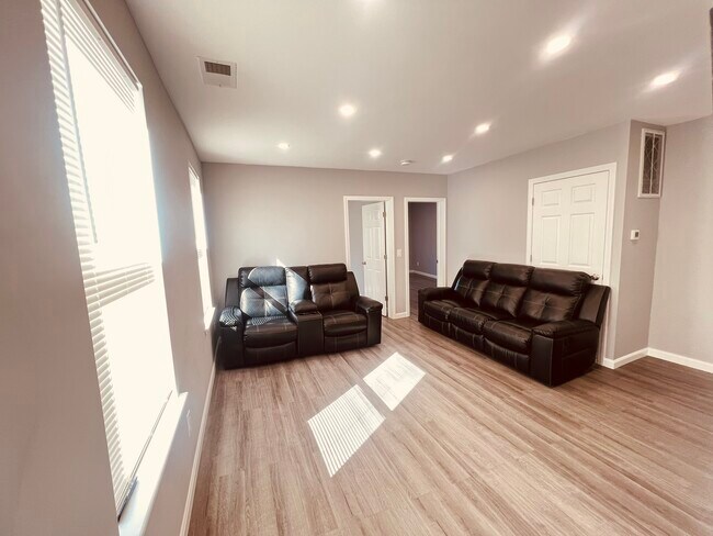 77 Manville Rd unit 3R, Woonsocket, RI 02895 - photo 3