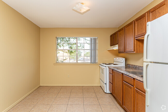 2BR, 1BA - 667SF